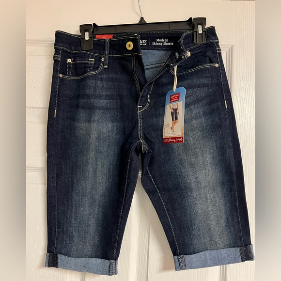 Levi’s Modern Skinny Shorts Size 8 NWT - Picture 1 of 7